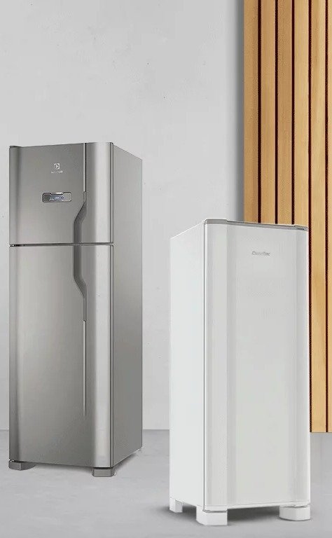 Duas geladeiras residenciais modernas